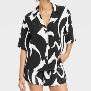 EUC A New Day Size Medium Short Sleeved Black & White Camp Shirt Top!!